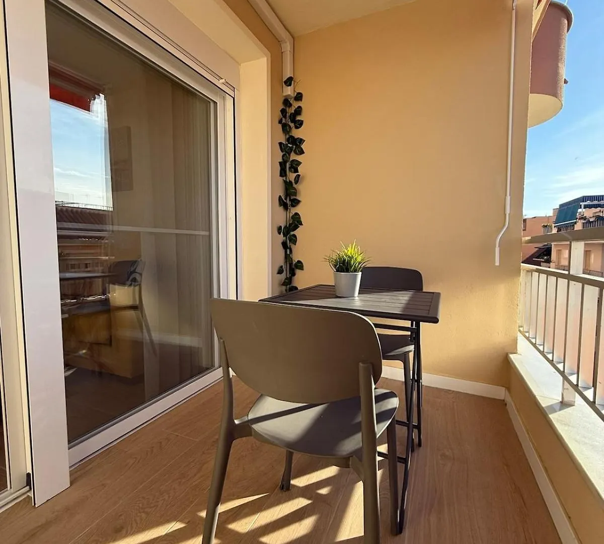 Sunny & Stylish Beach Apartment Fuengirola